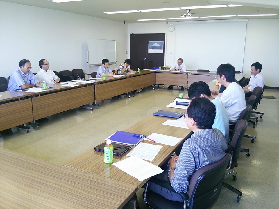 2014年度第1回役員会の様子